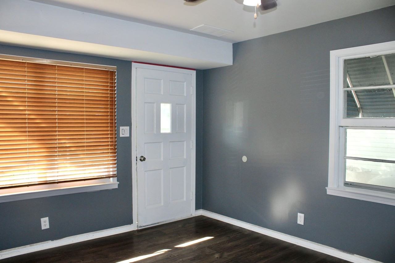 3922 Herrick St - Photo 3 of 24