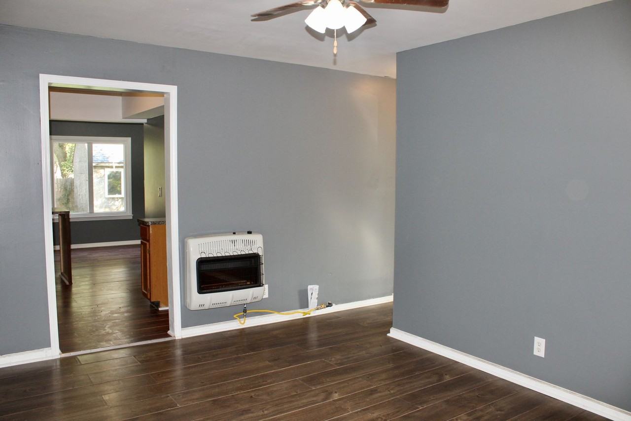 3922 Herrick St - Photo 4 of 24