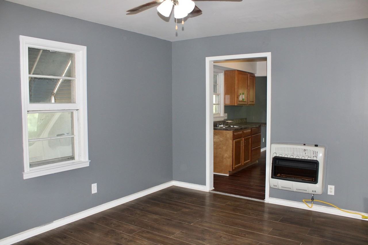 3922 Herrick St - Photo 5 of 24