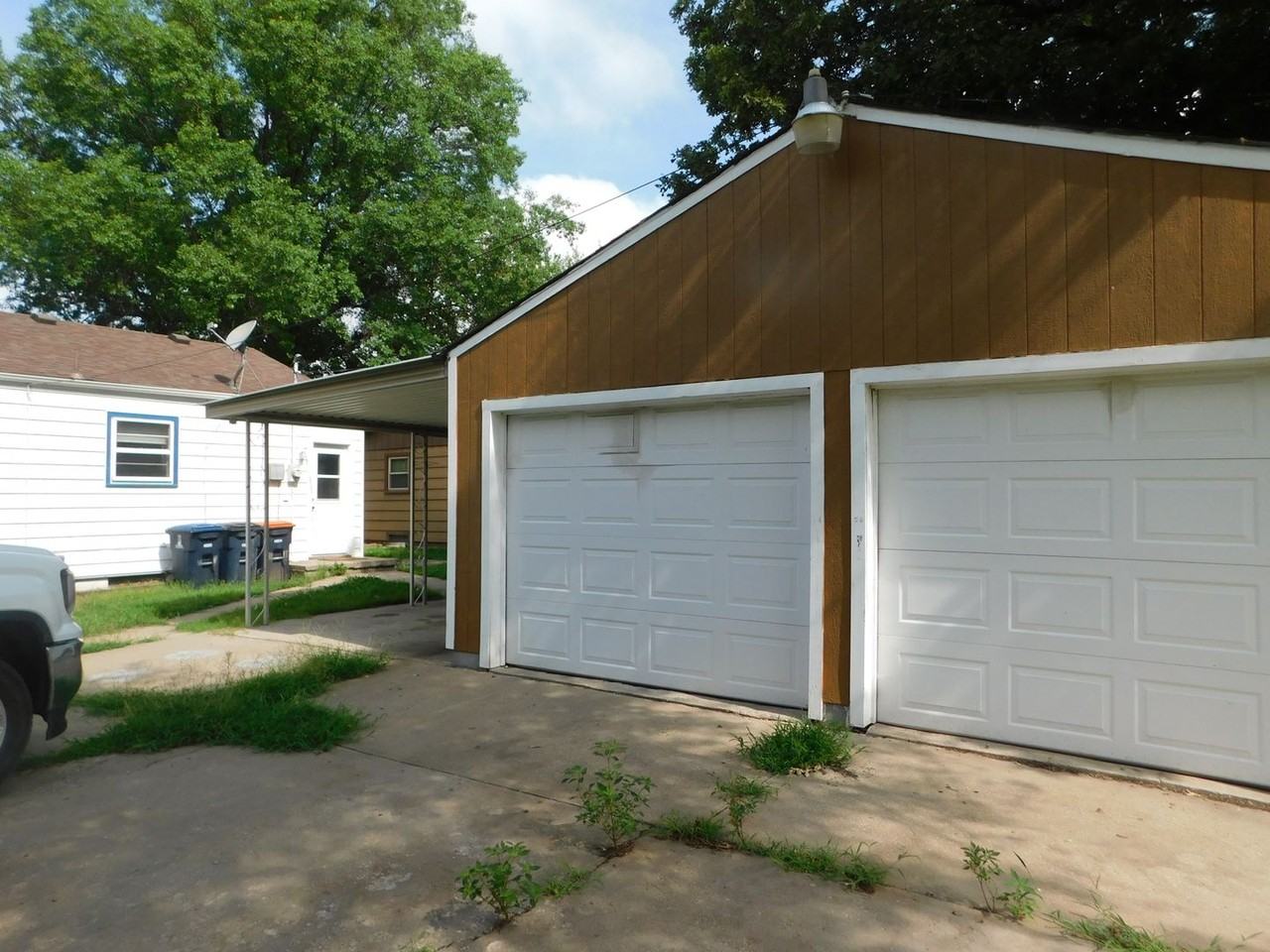 896 Fredrick Dr - Photo 3 of 17