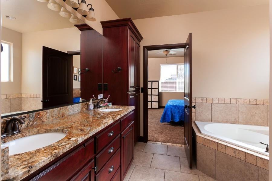 422 N 3450 W - Photo 7 of 22