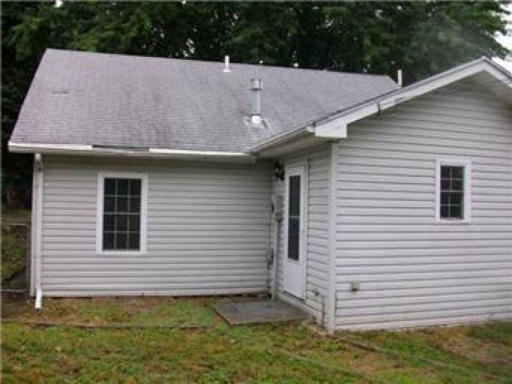 106 N Huttig Ave - Photo 3 of 3