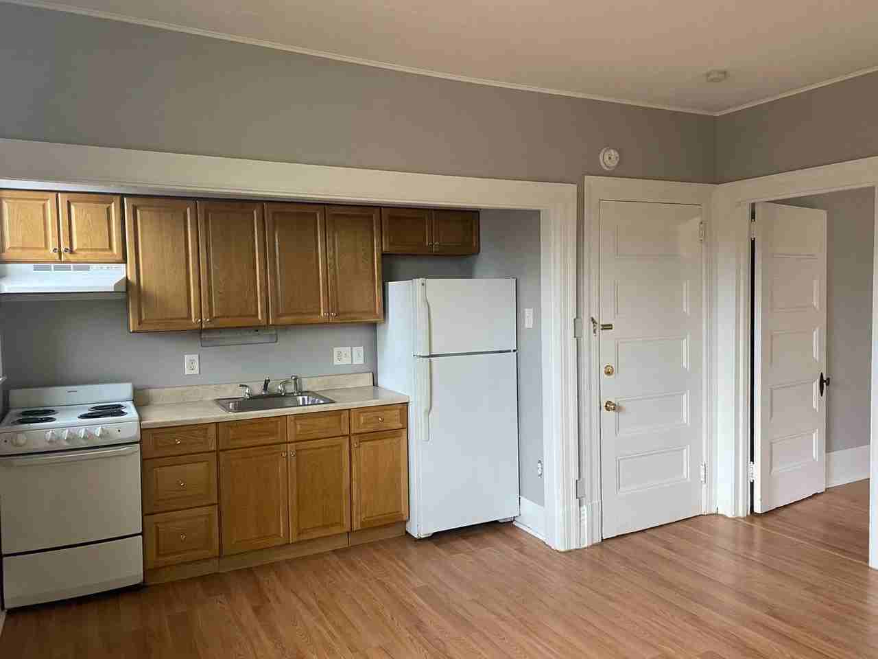 740 California Ave - Photo 2 of 17