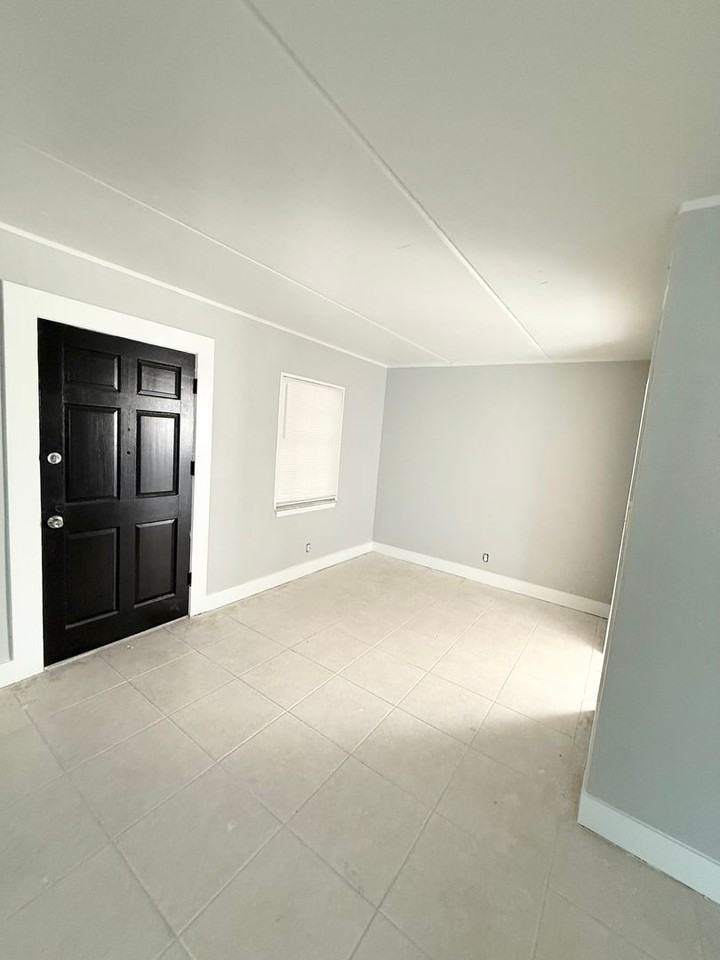 302 S Spring Garden Ave - Photo 3 of 13