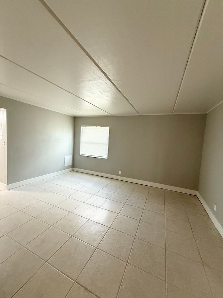 302 S Spring Garden Ave - Photo 5 of 13