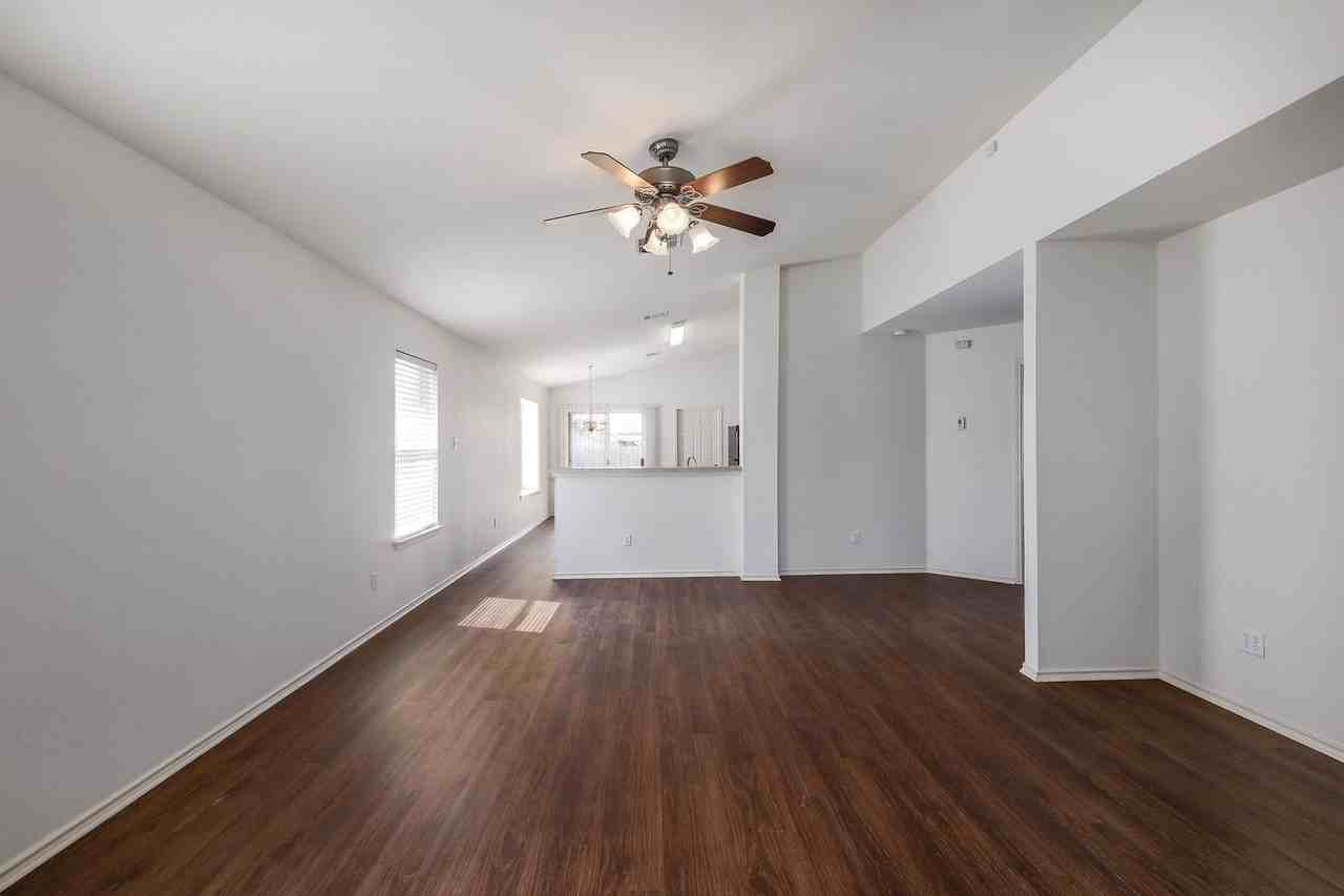 14900 Evening Mist Ln - Photo 3 of 20