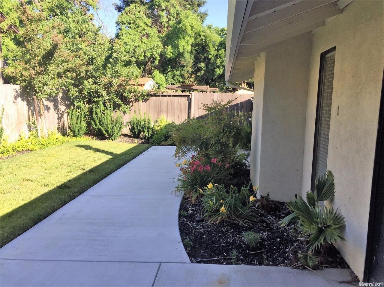 2263 Lido Cir - Photo 2 of 12