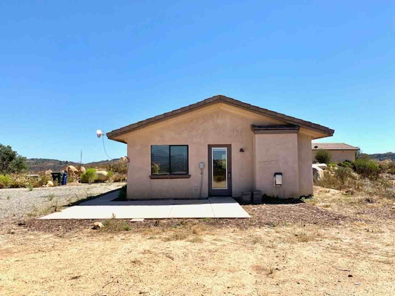 12462 Hillpoint Ct - Photo 2 of 22