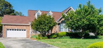 featured image of 4046 Woodleigh Dr