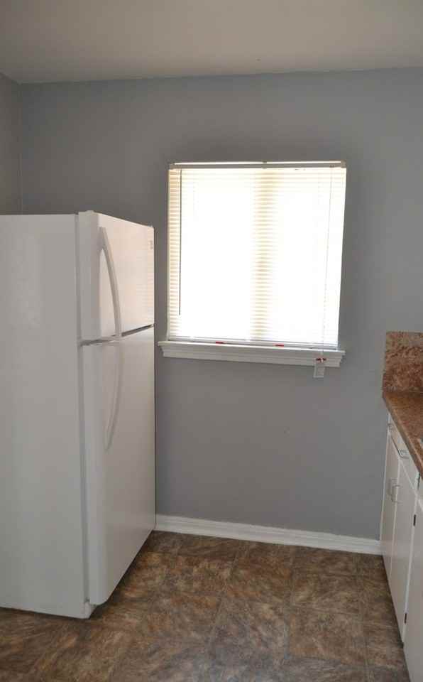 709 Northside Dr - Photo 6 of 11