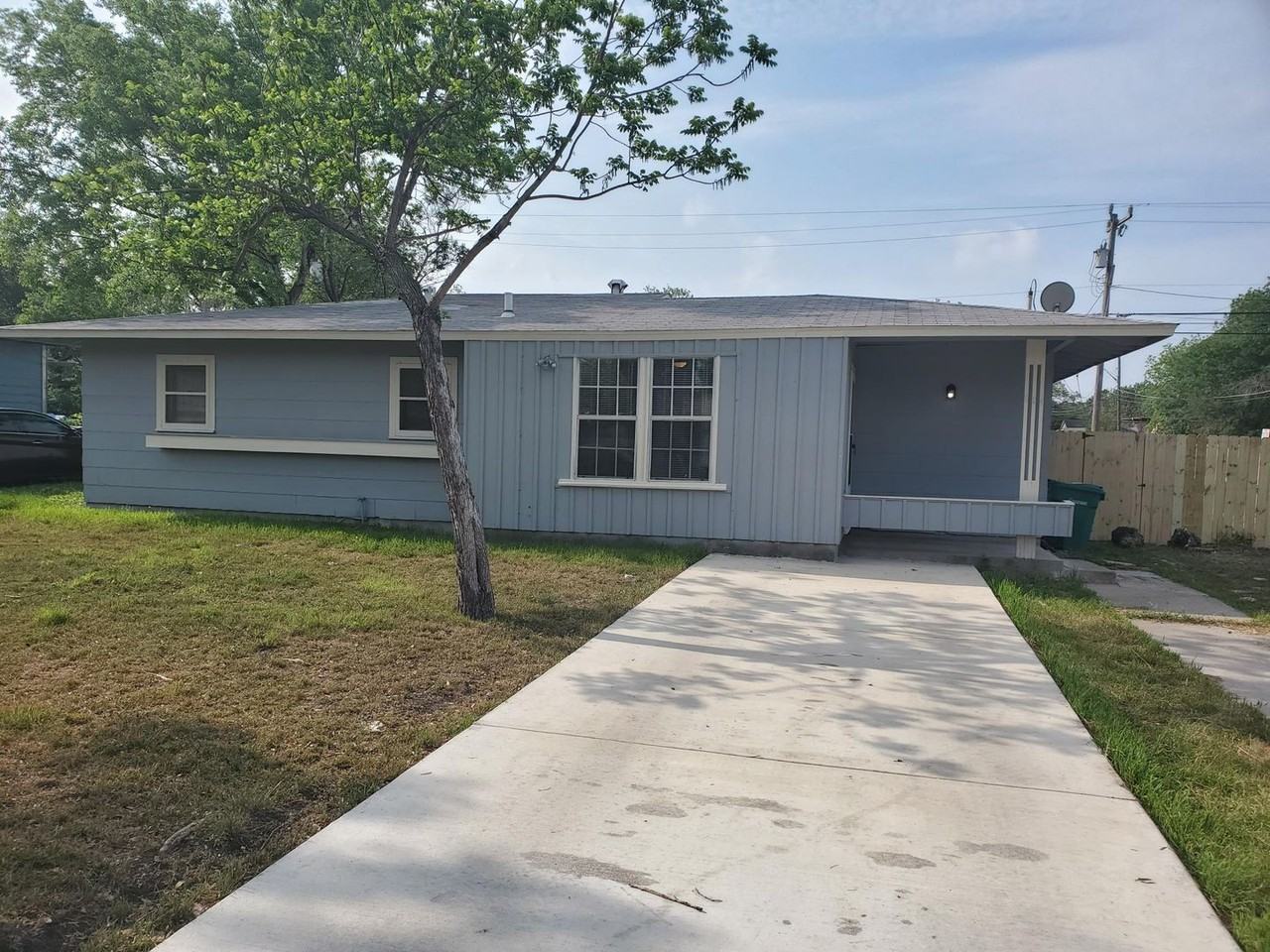 654 Santa Monica St - Photo 2 of 22