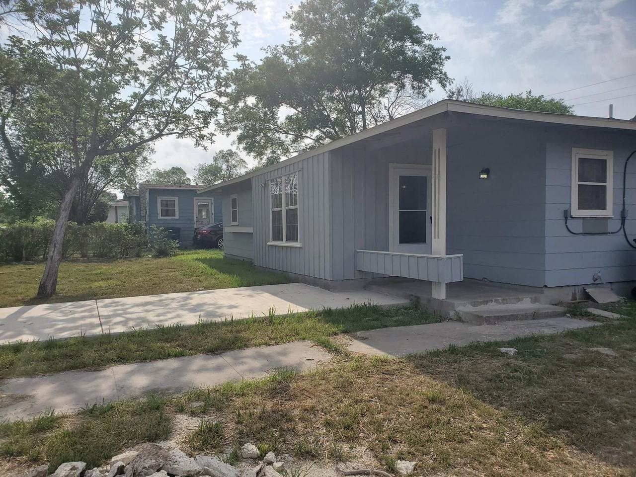 654 Santa Monica St - Photo 3 of 22