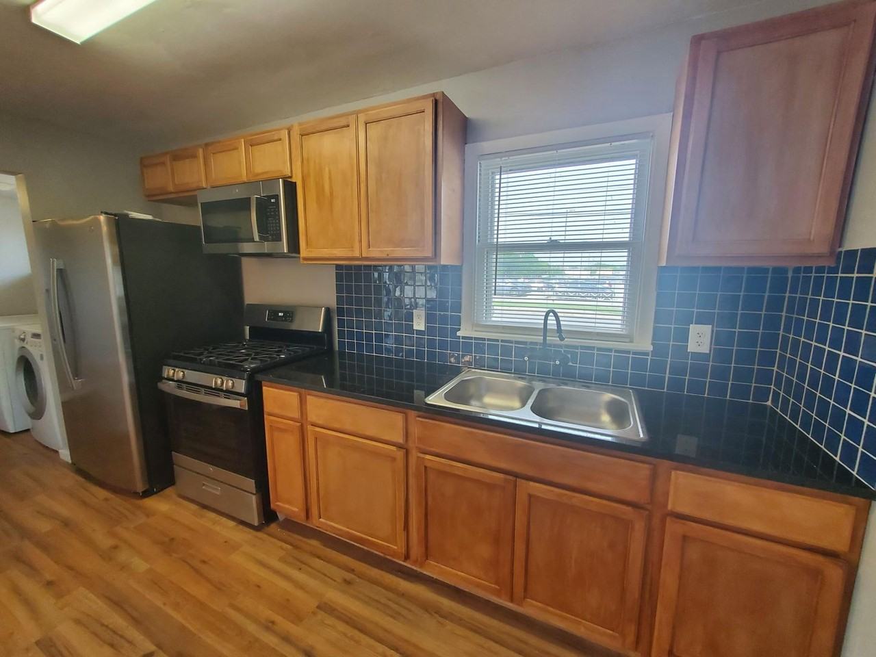 654 Santa Monica St - Photo 7 of 22