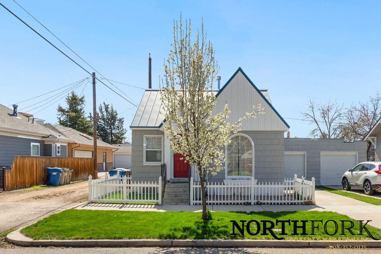 208 N 18th St - Photo 2 of 18