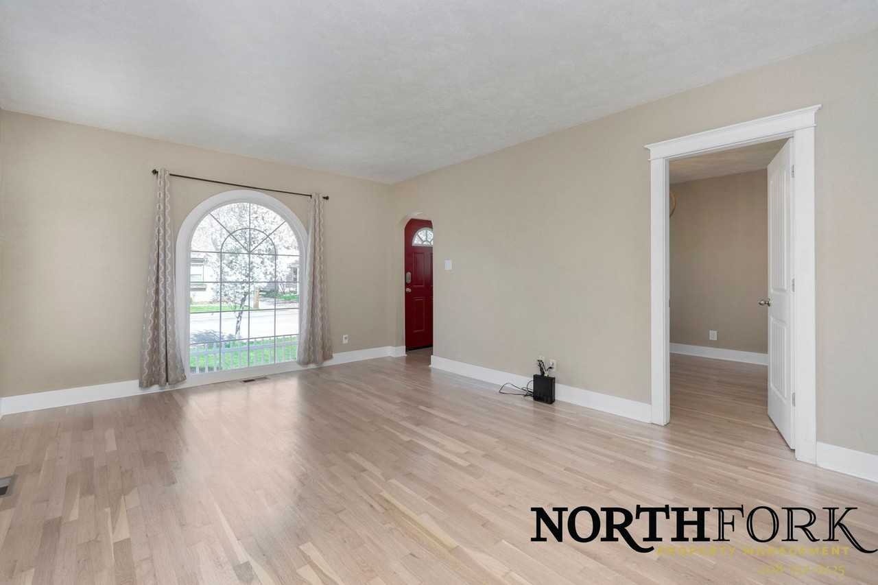 208 N 18th St - Photo 3 of 18