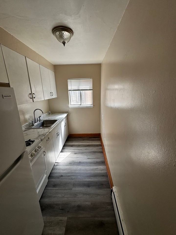 1863 7th St E - Photo 5 of 7