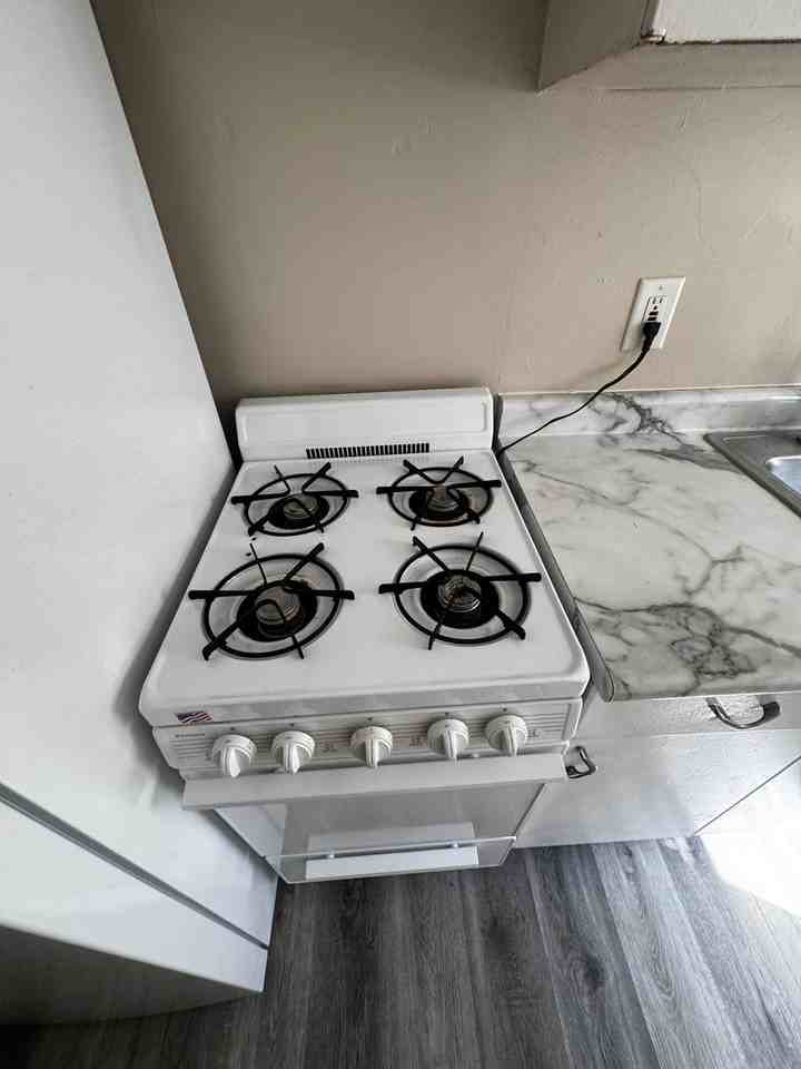 1885 7th St E - Photo 3 of 7