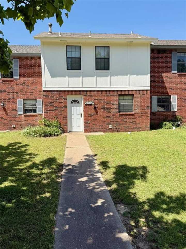 2329 Heatherfield Ln - Photo 2 of 16