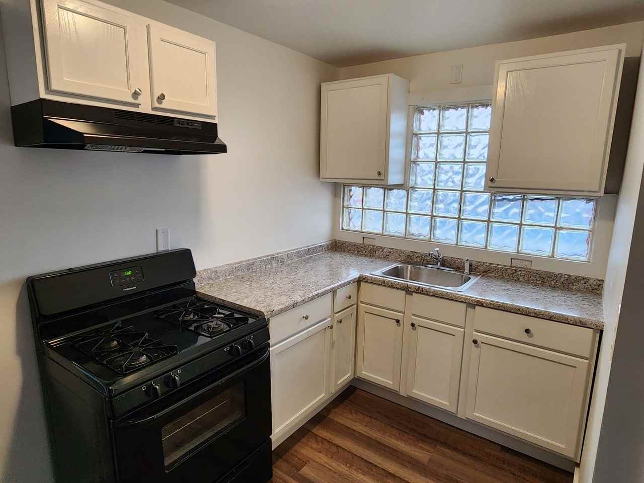 2320 Howe St - Photo 3 of 28