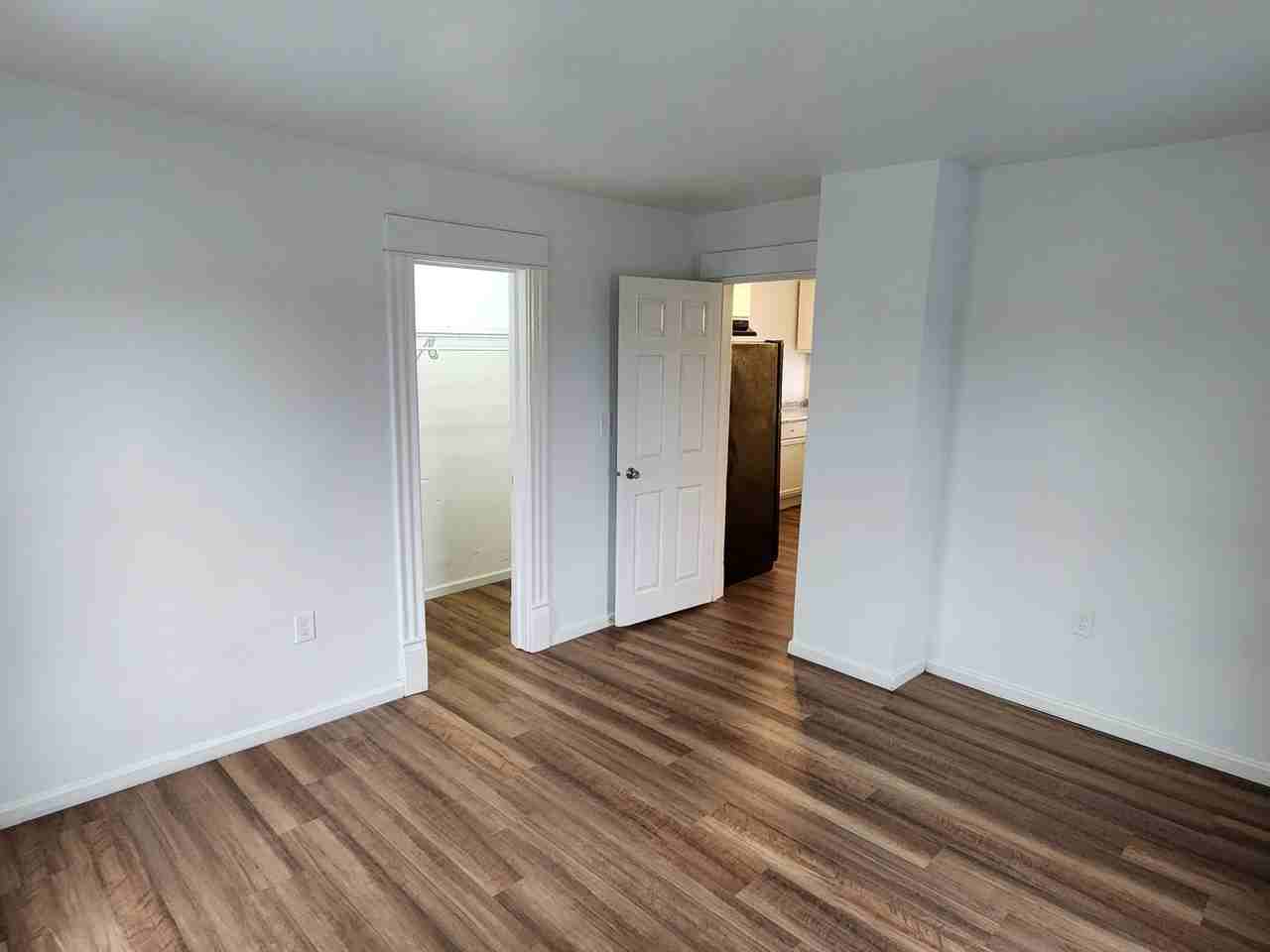2320 Howe St - Photo 5 of 28