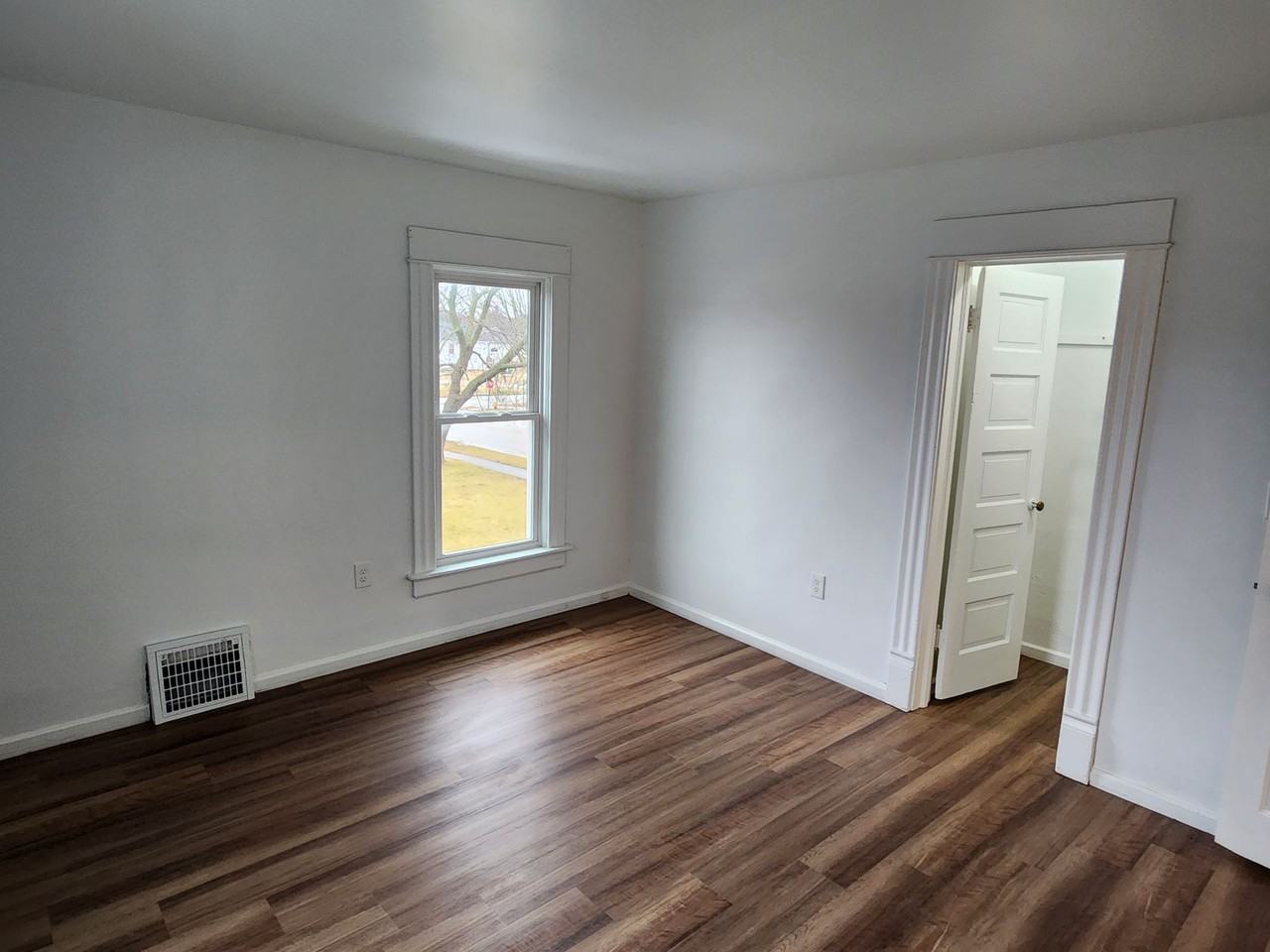 2320 Howe St - Photo 6 of 28