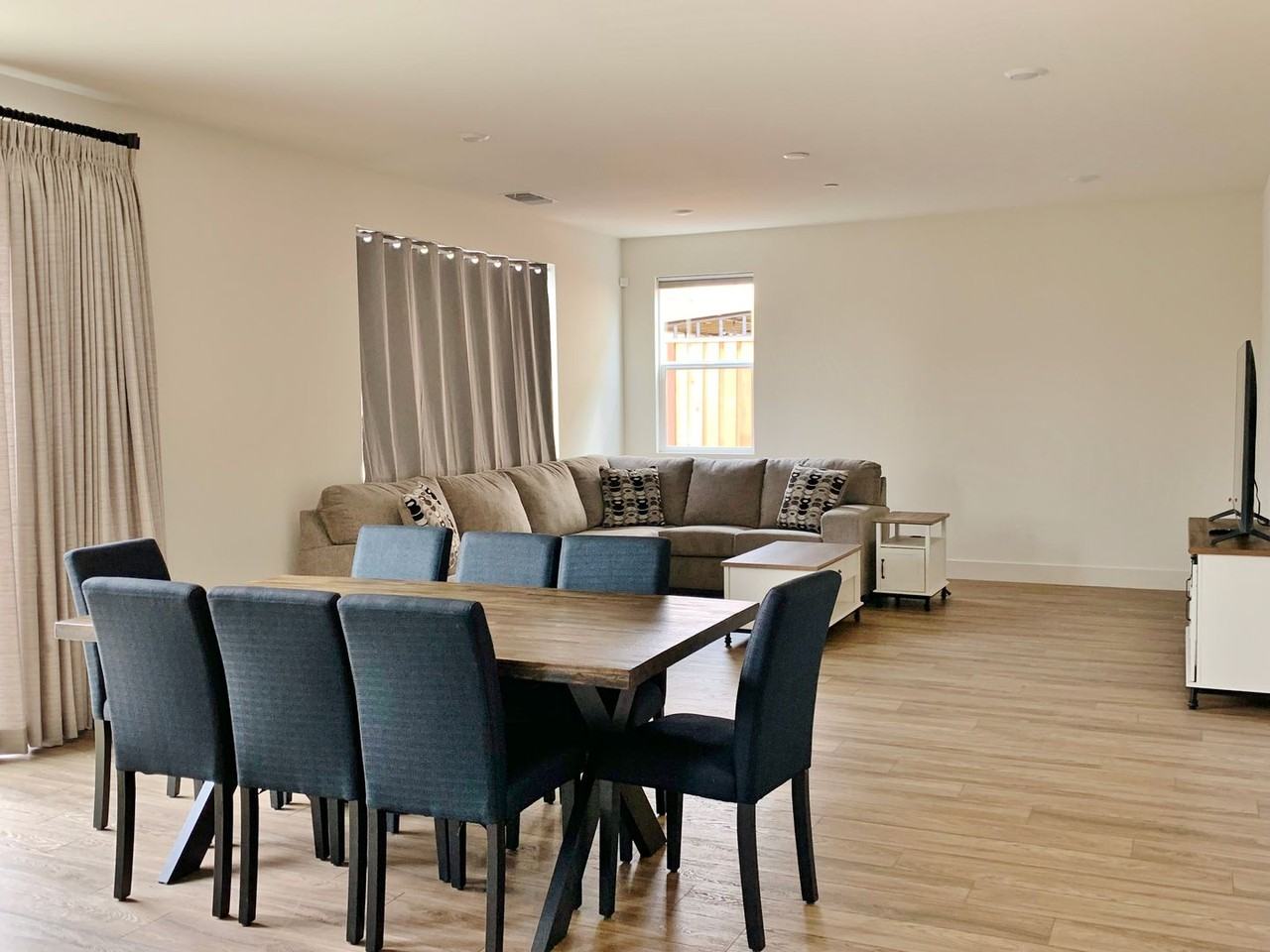 2130 Brighton Dr - Photo 2 of 36