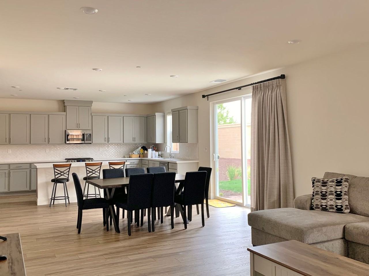 2130 Brighton Dr - Photo 3 of 36