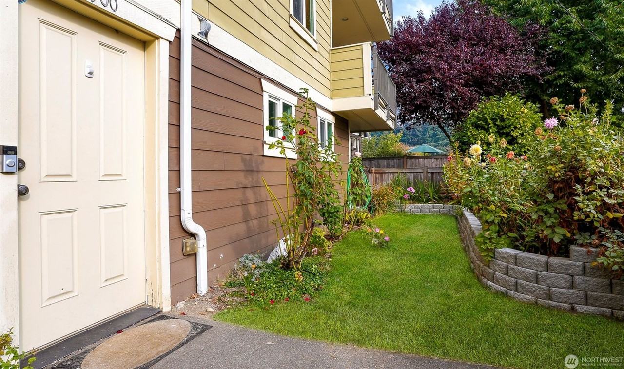 900 Sw Elmgrove St - Photo 2 of 26