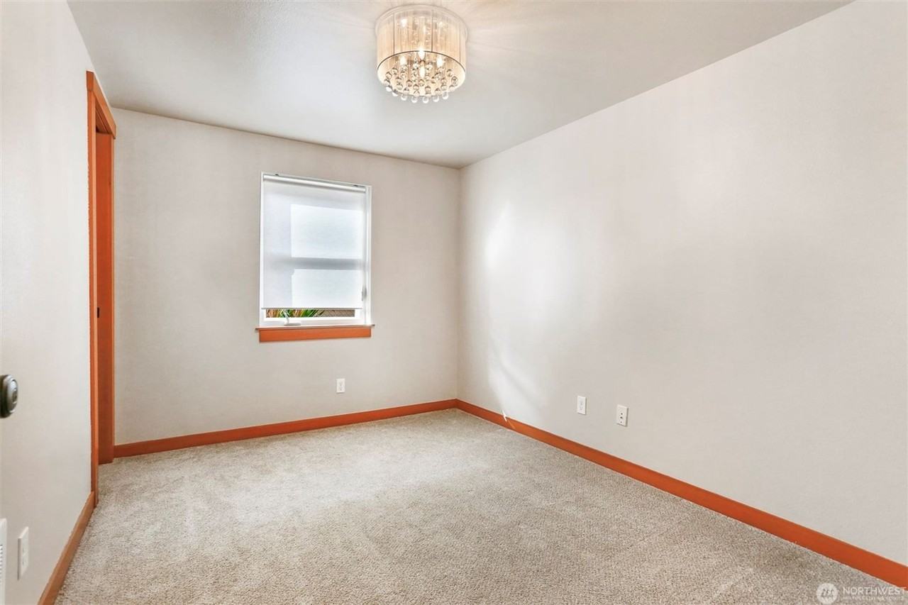 900 Sw Elmgrove St - Photo 3 of 26