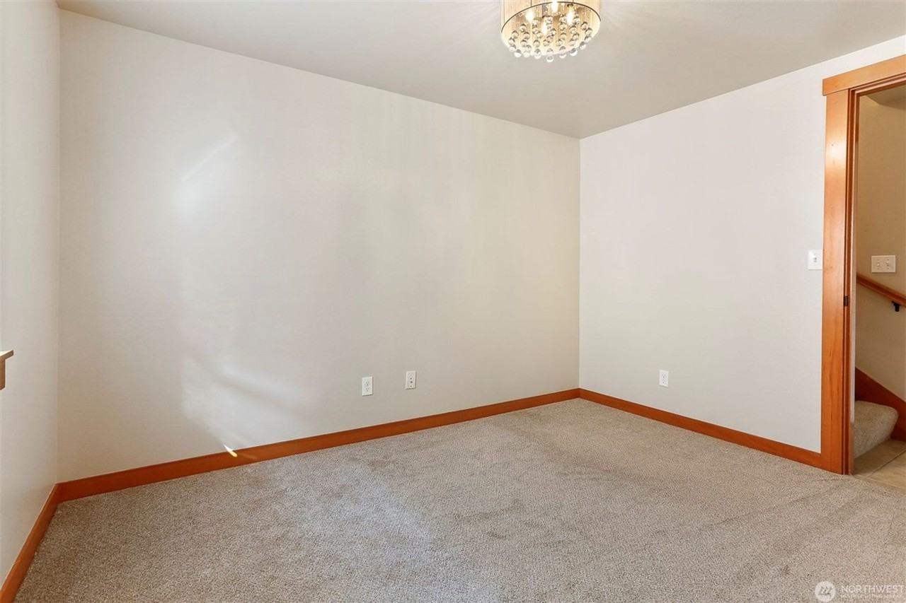 900 Sw Elmgrove St - Photo 4 of 26