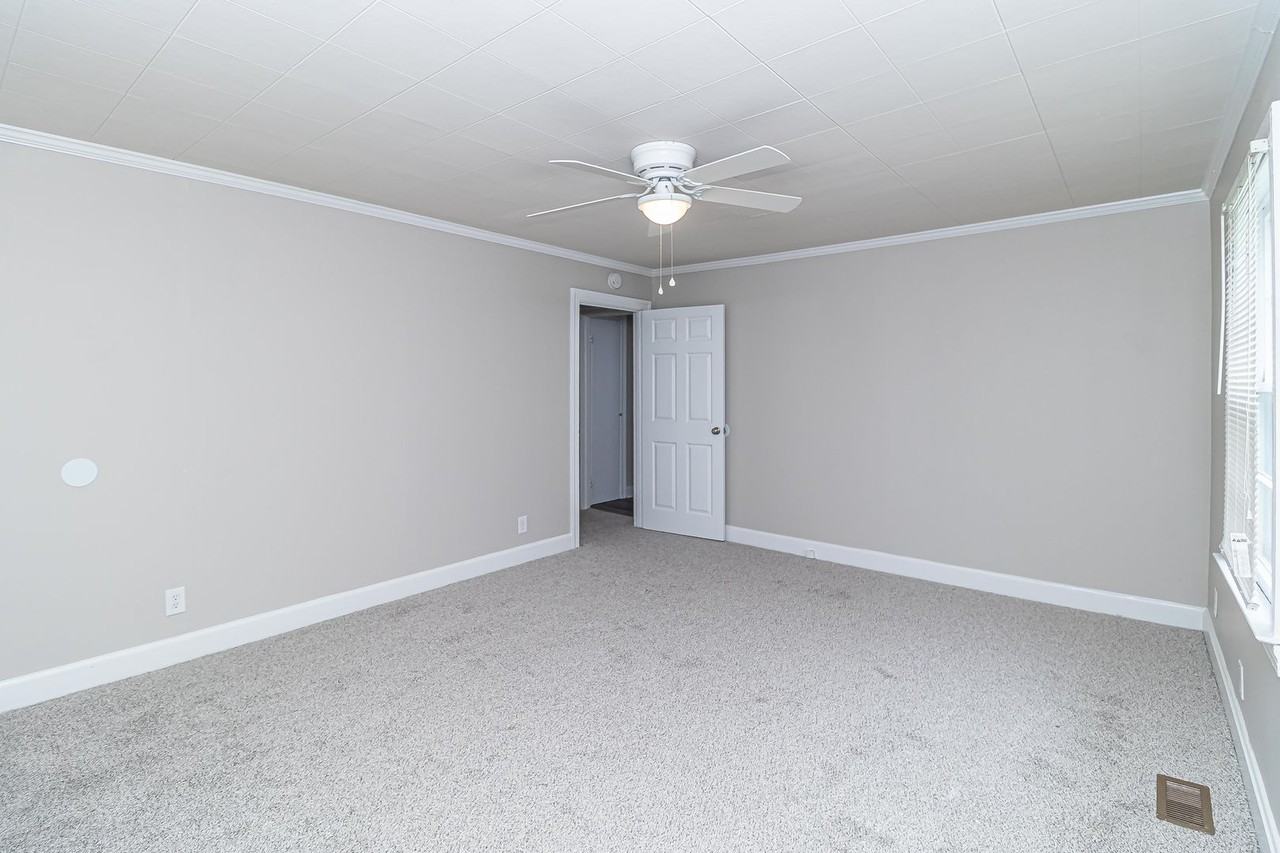 204 Rand Rd - Photo 3 of 20