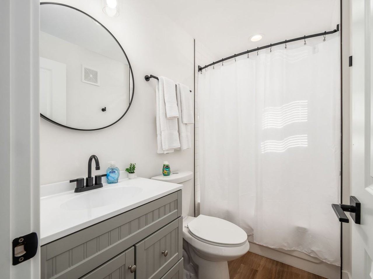 1656 E Livingston Ave #8 - Photo 7 of 10