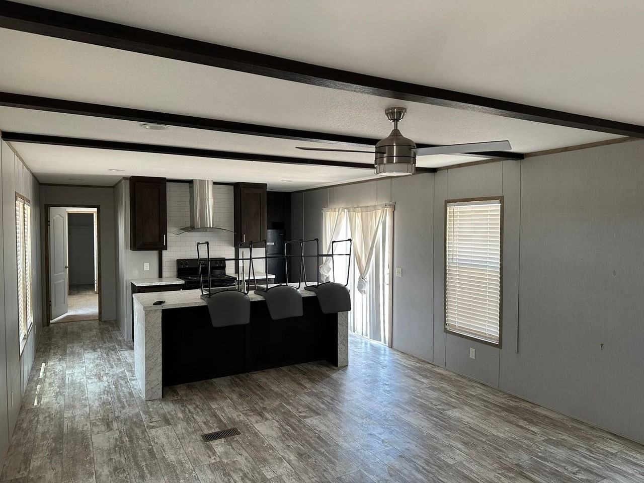 225 W Derrick Rd - Photo 2 of 19