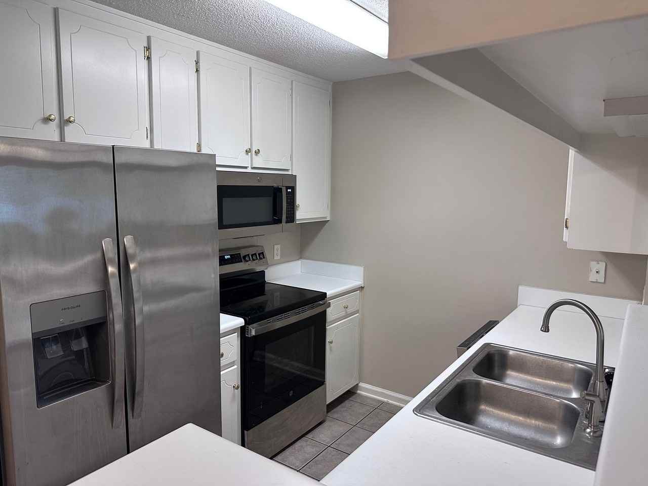 132 S Springview Dr - Photo 2 of 15