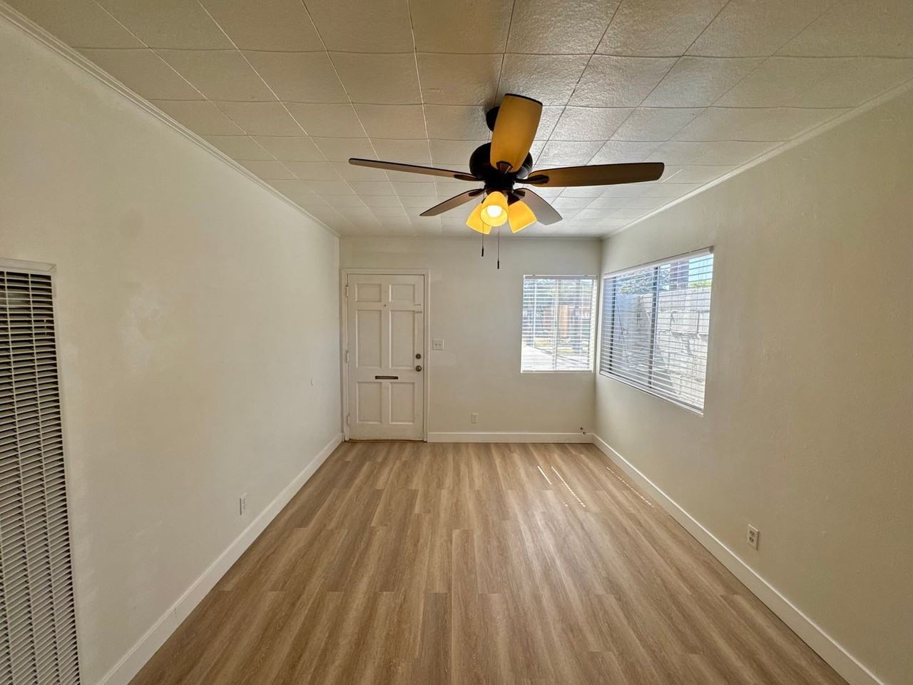 1465 W Parade St - Photo 2 of 12