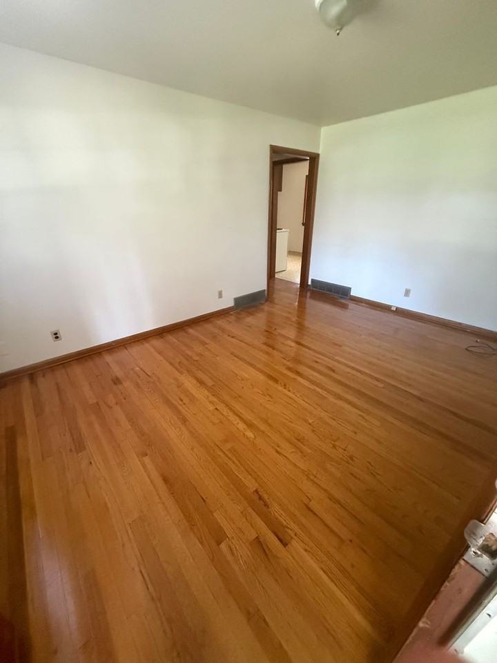 1327 Ne Winfield Ave - Photo 2 of 8