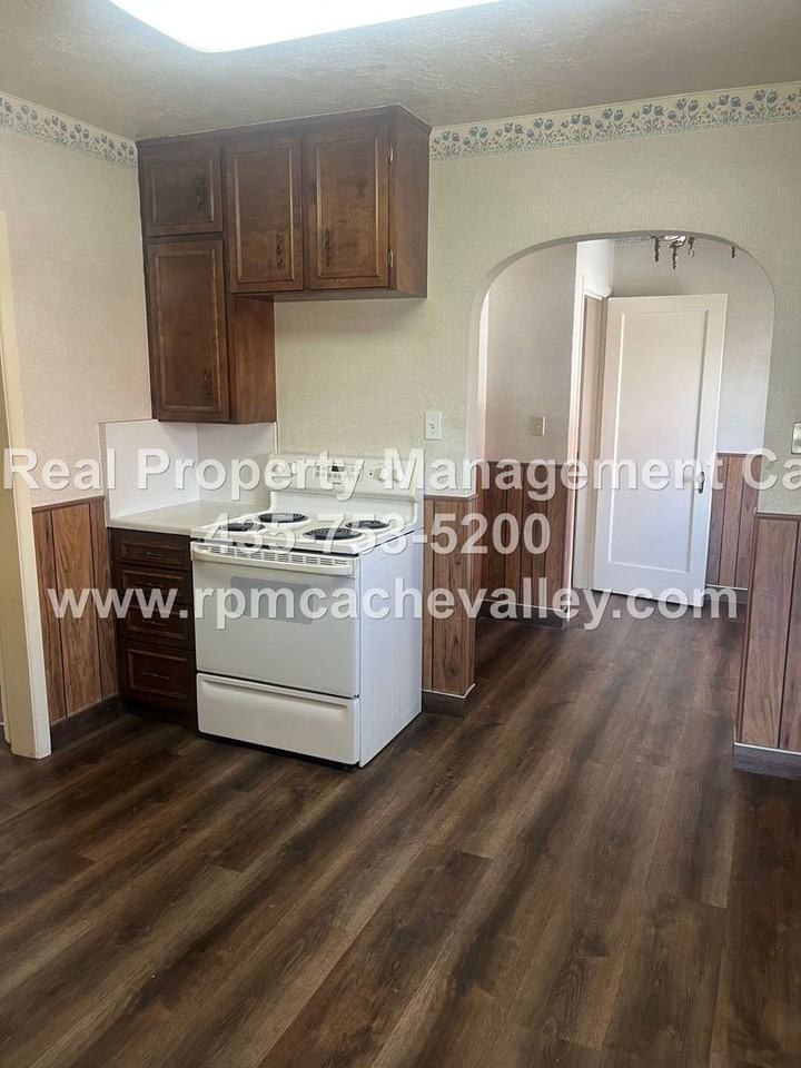 388 E 700 S - Photo 3 of 12