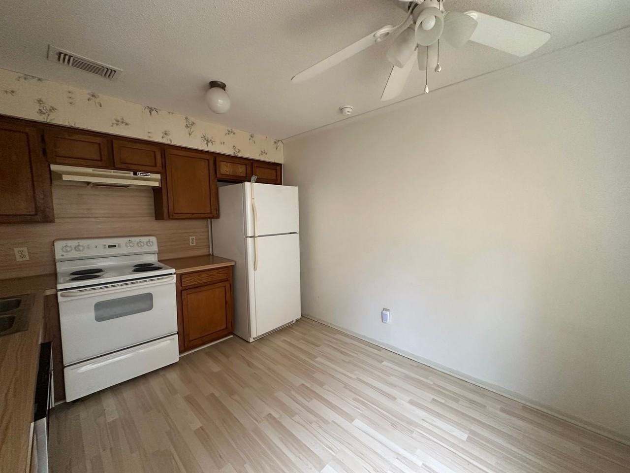 5608 Cougar Drive #214 - Photo 4 of 7