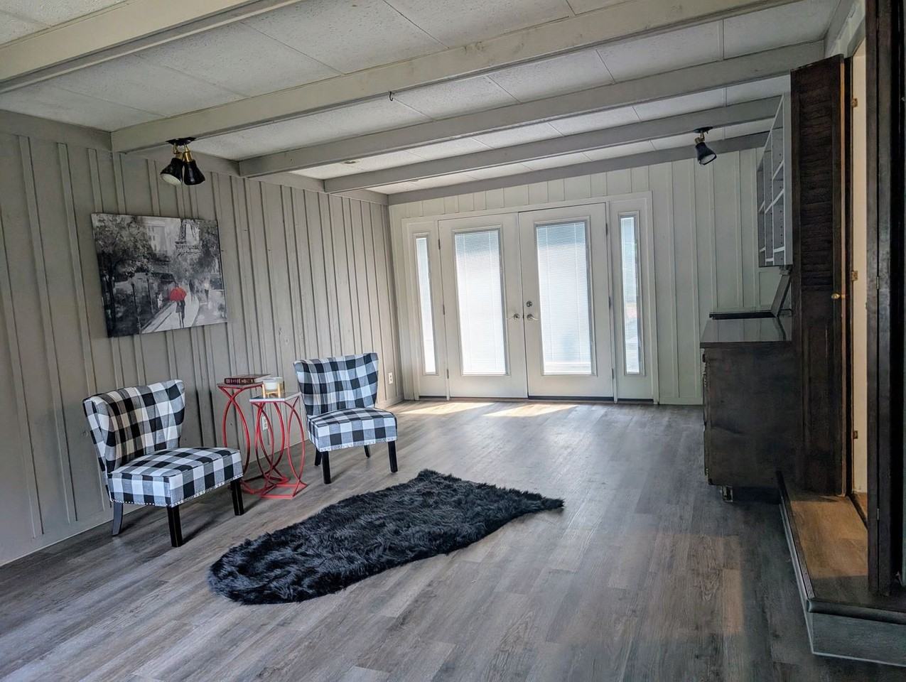 212 3rd Ave N - Photo 6 of 30
