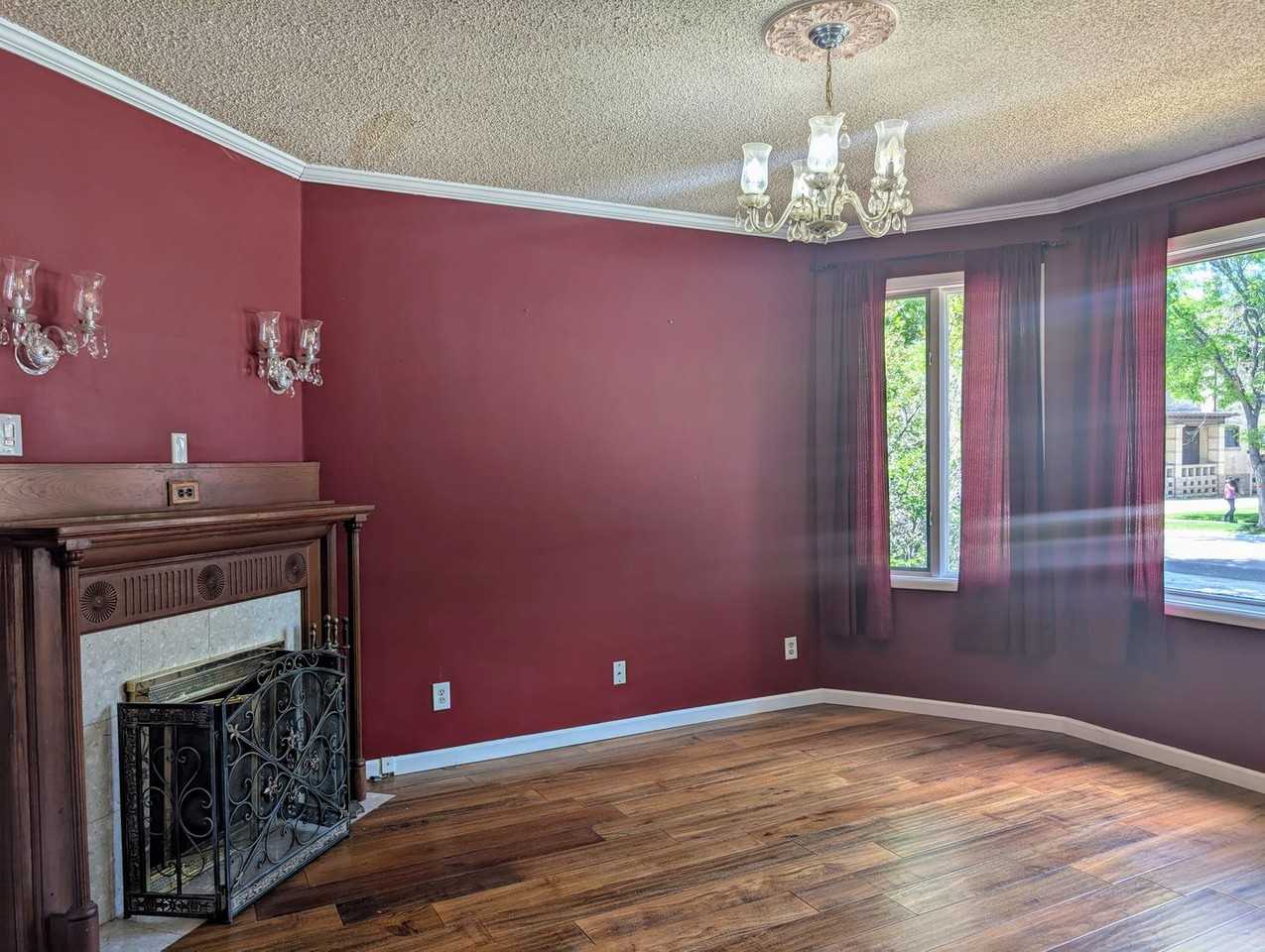 212 3rd Ave N - Photo 7 of 30