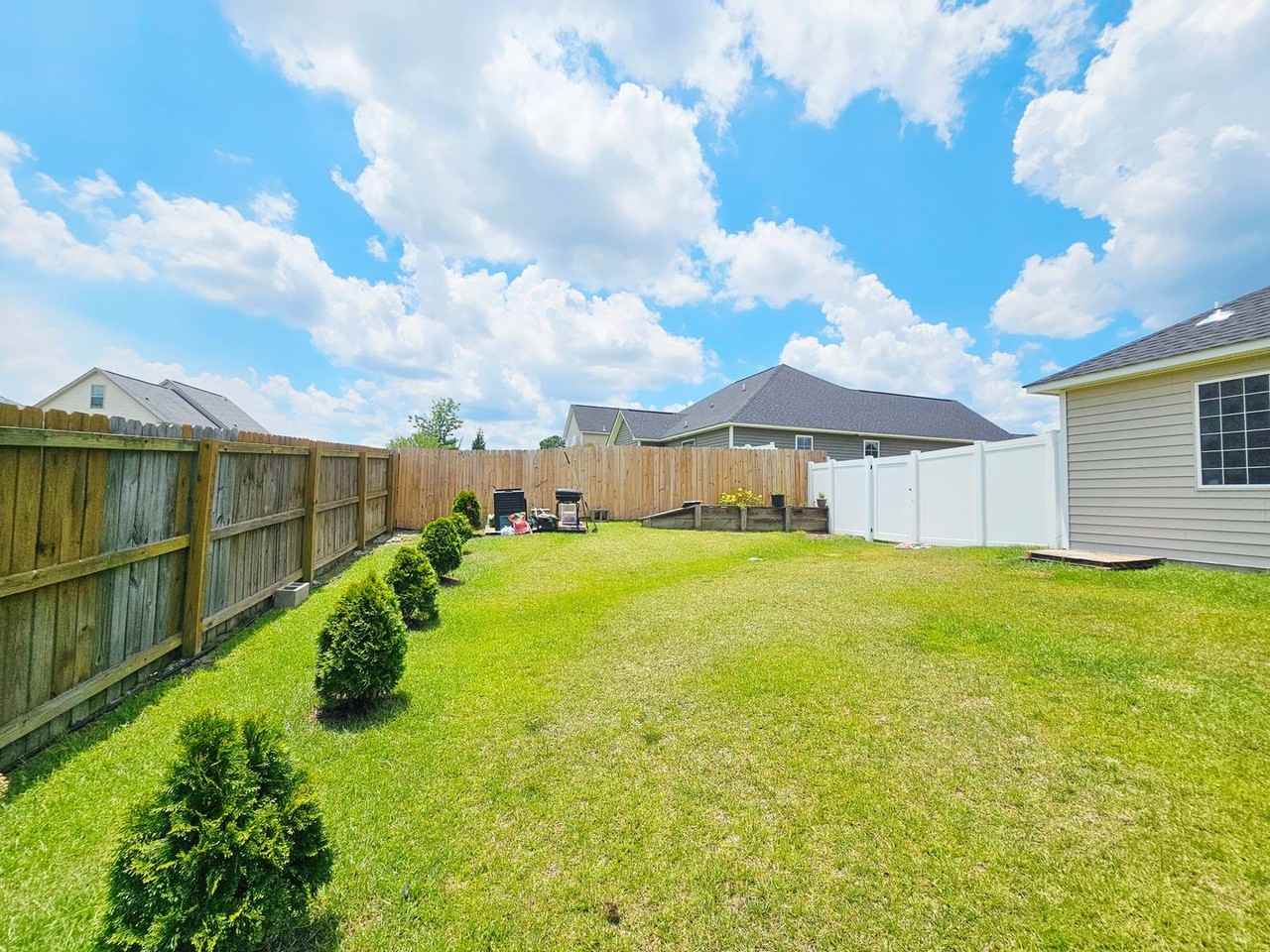 52 Century Dr - Photo 5 of 26