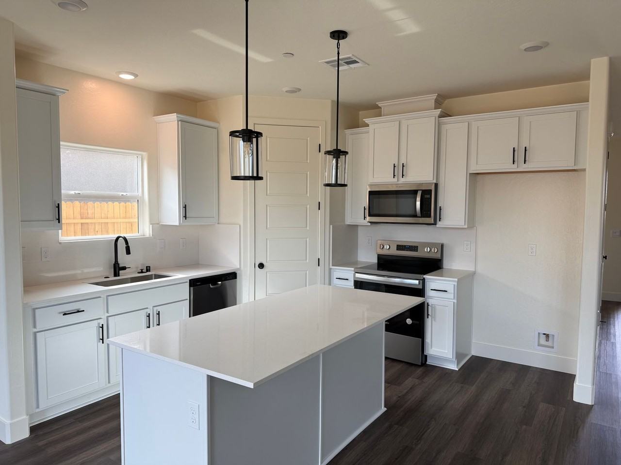 4012 W Delaware Ave - Photo 4 of 18