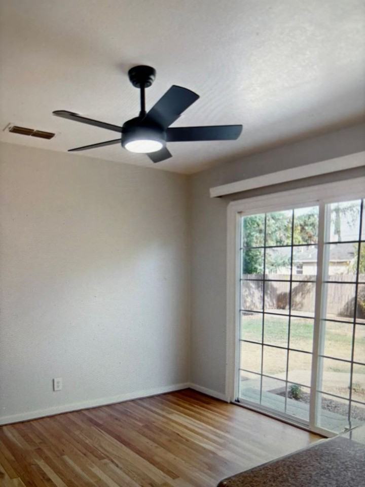 925 Jones St - Photo 3 of 13