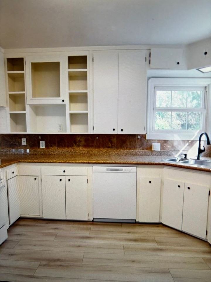 925 Jones St - Photo 6 of 13