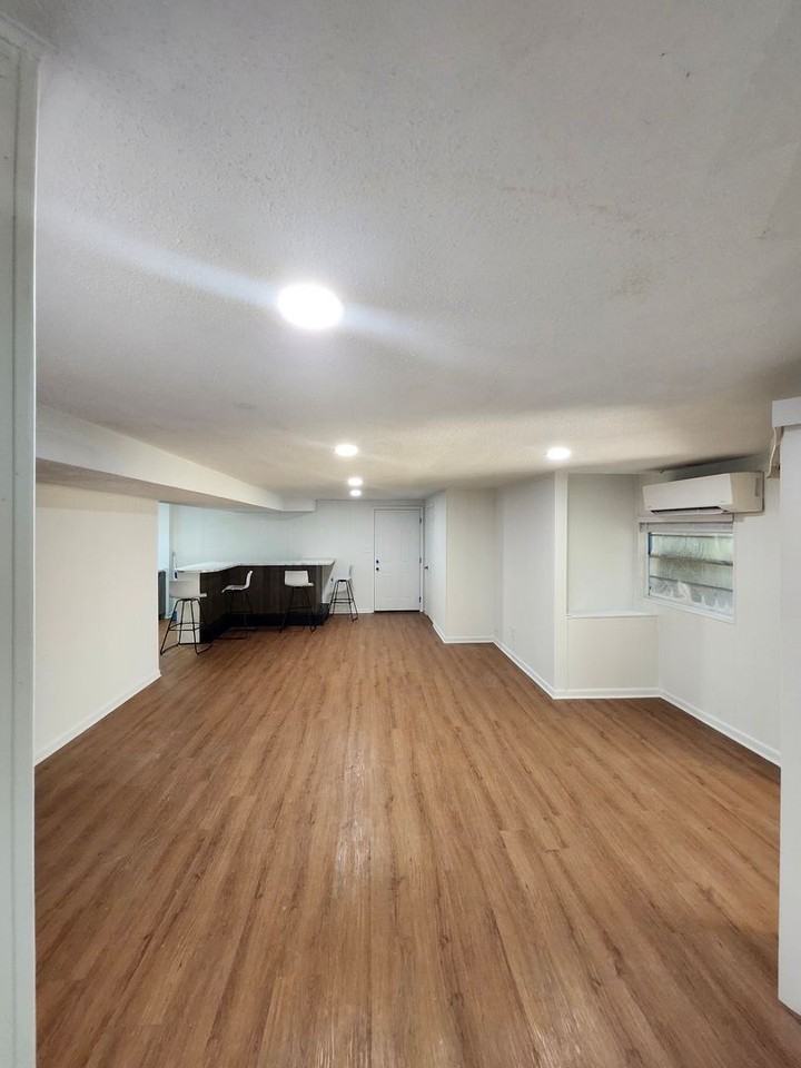 743 E 9th Ave - Photo 6 of 15
