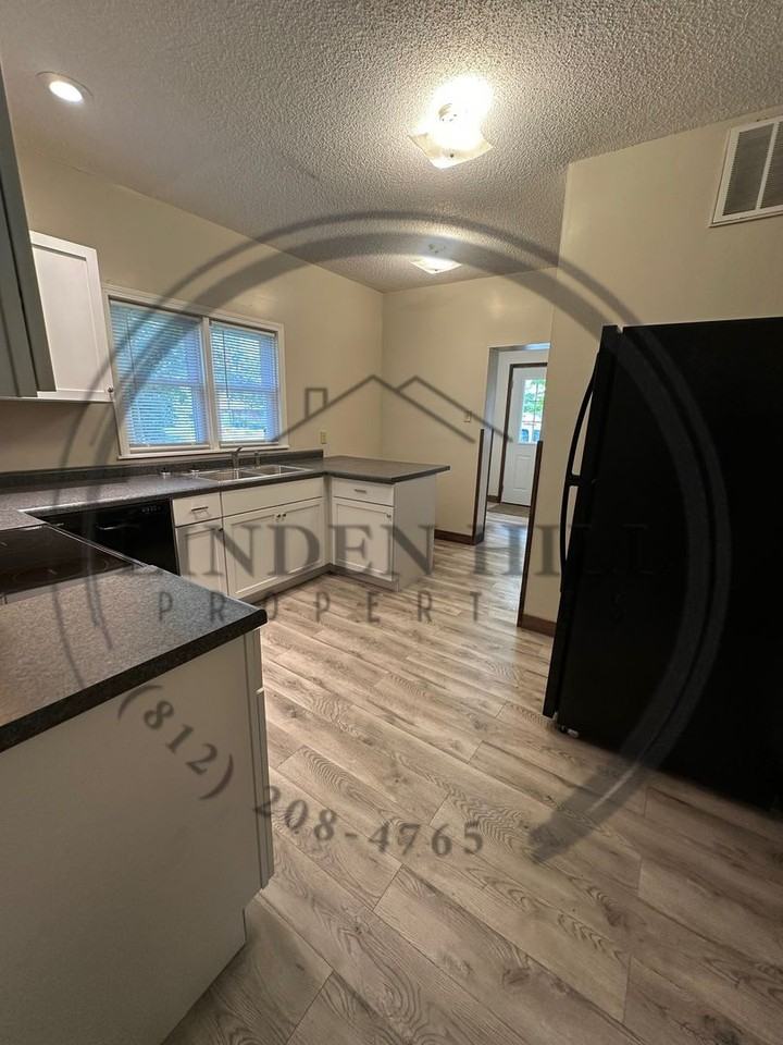 1904 N 8th St - Photo 3 of 11