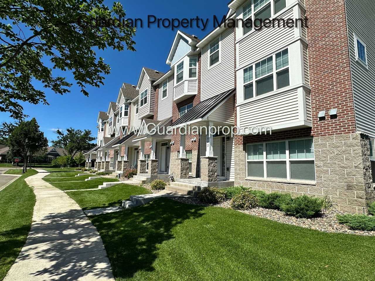 11806 Emery Oaks Ln N - Photo 2 of 30