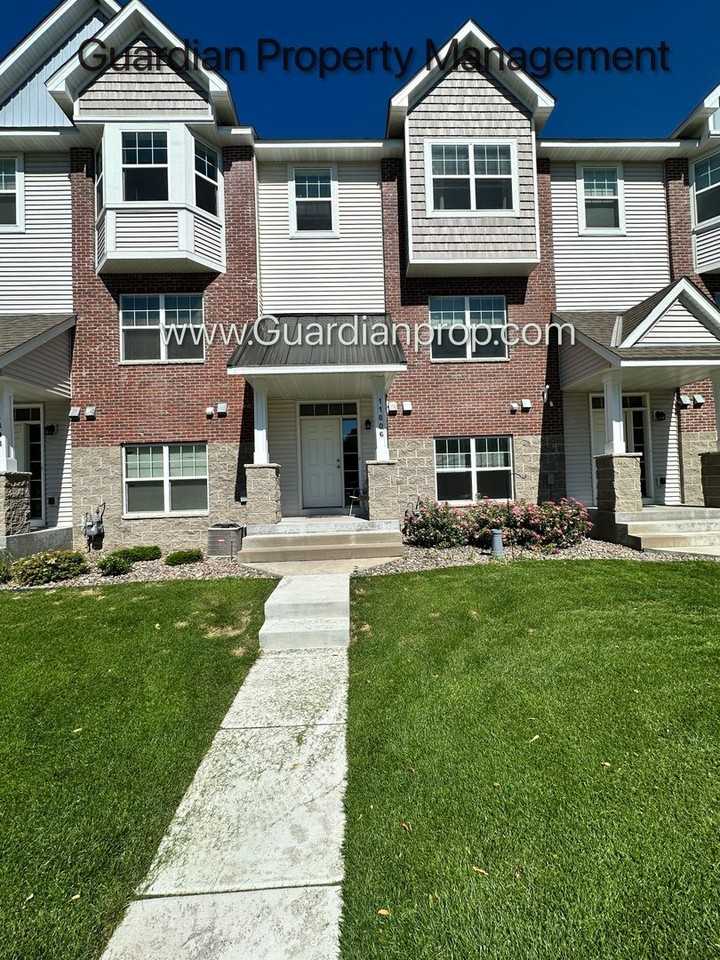 11806 Emery Oaks Ln N - Photo 3 of 30