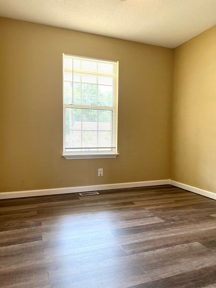 128 Gail St - Photo 7 of 14