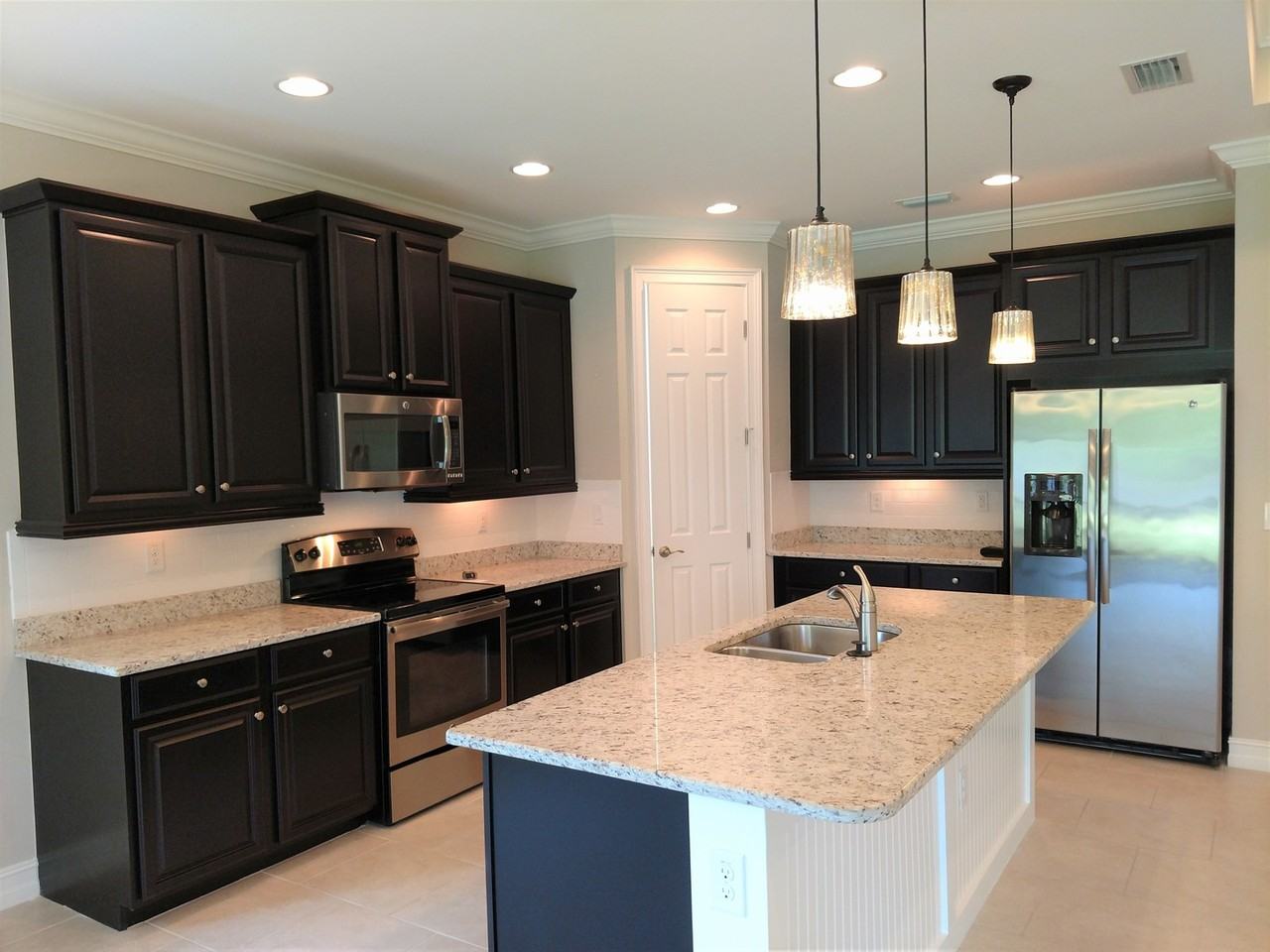 654 Resolute St - Photo 3 of 50